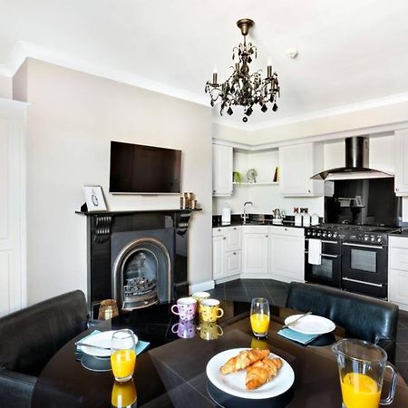 Central Harrogate Townhouse Apartment With Parking Экстерьер фото