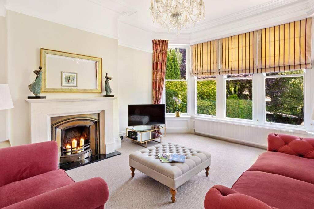Central Harrogate Townhouse Apartment With Parking Экстерьер фото